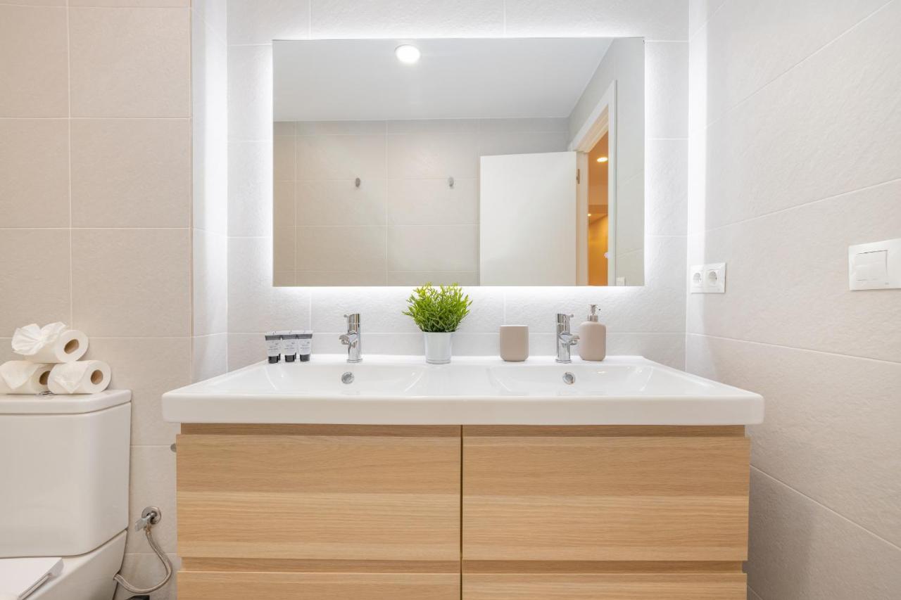 C26 Gorgeous 4 Bdrm Apartament In Plaza Uncibay Малага Екстер'єр фото