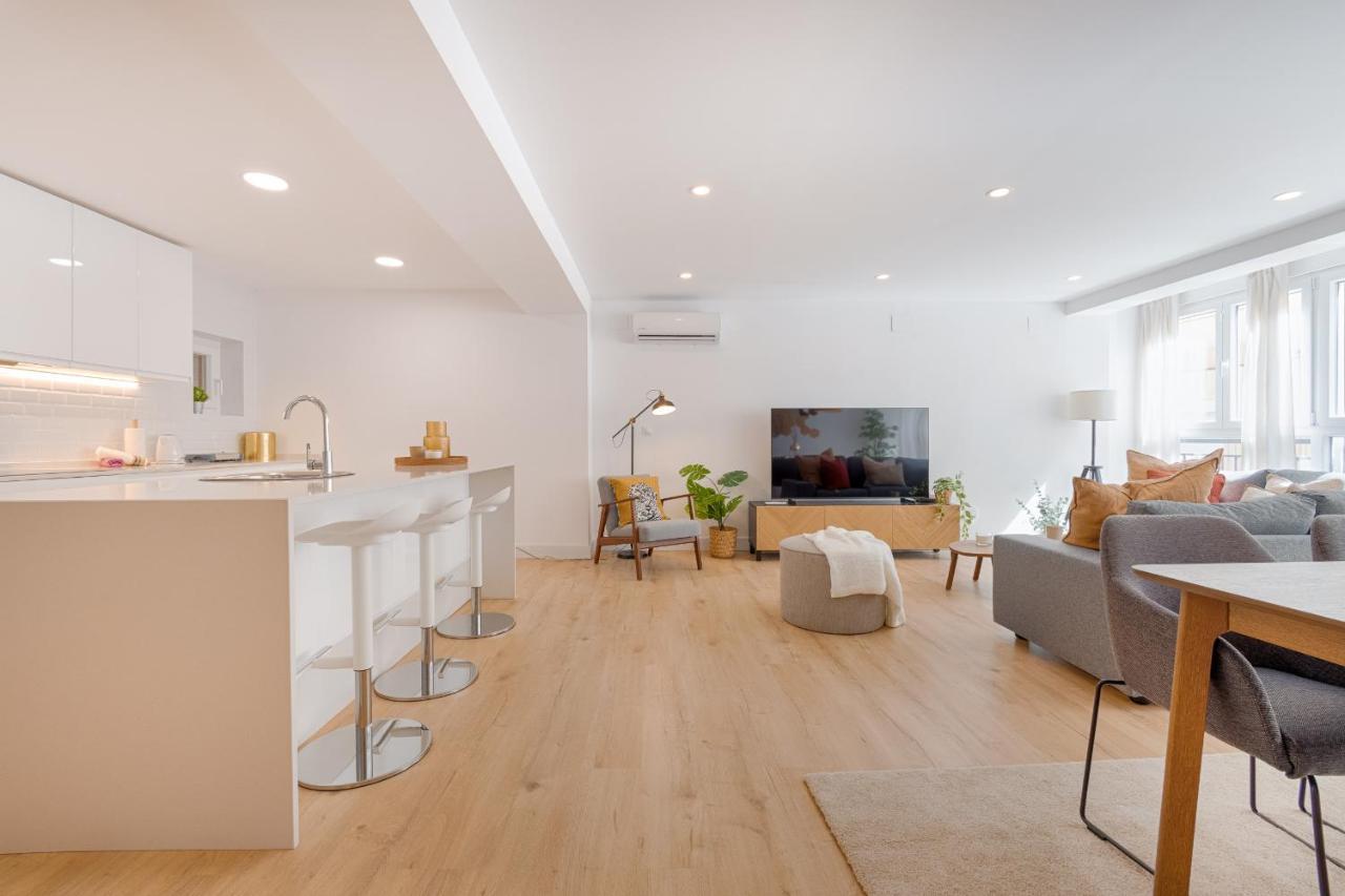 C26 Gorgeous 4 Bdrm Apartament In Plaza Uncibay Малага Екстер'єр фото